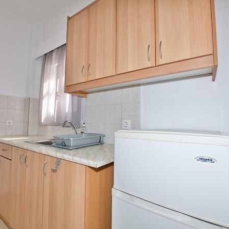 Kamári Ira Apartments מראה חיצוני תמונה