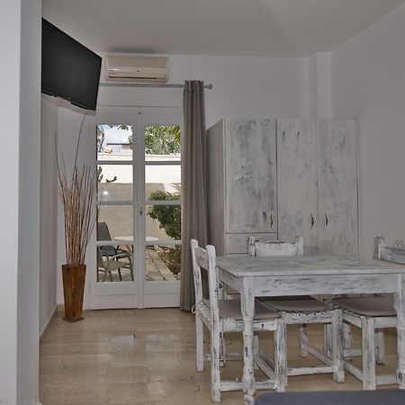 Kamári Ira Apartments מראה חיצוני תמונה