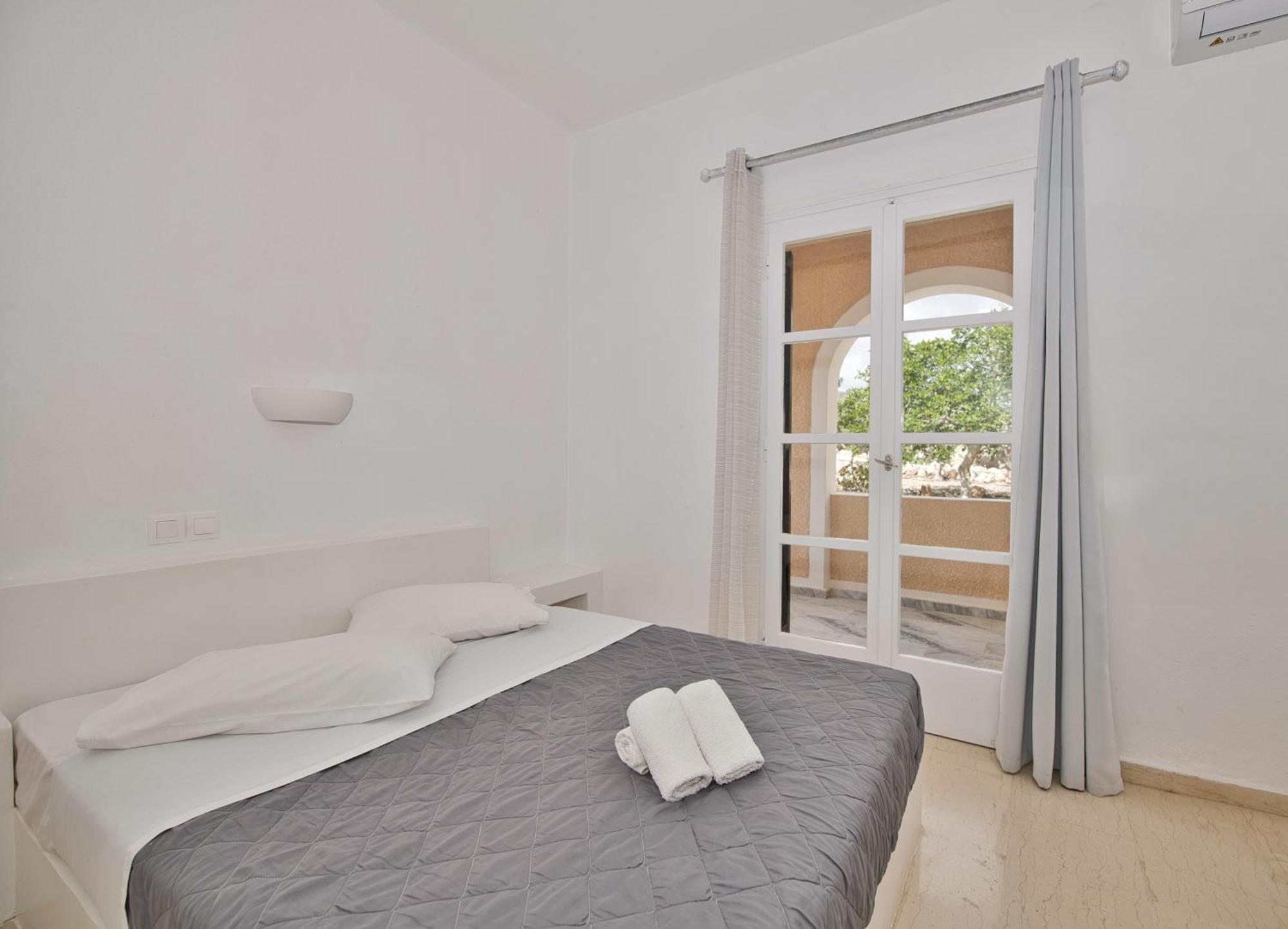 Kamári Ira Apartments מראה חיצוני תמונה