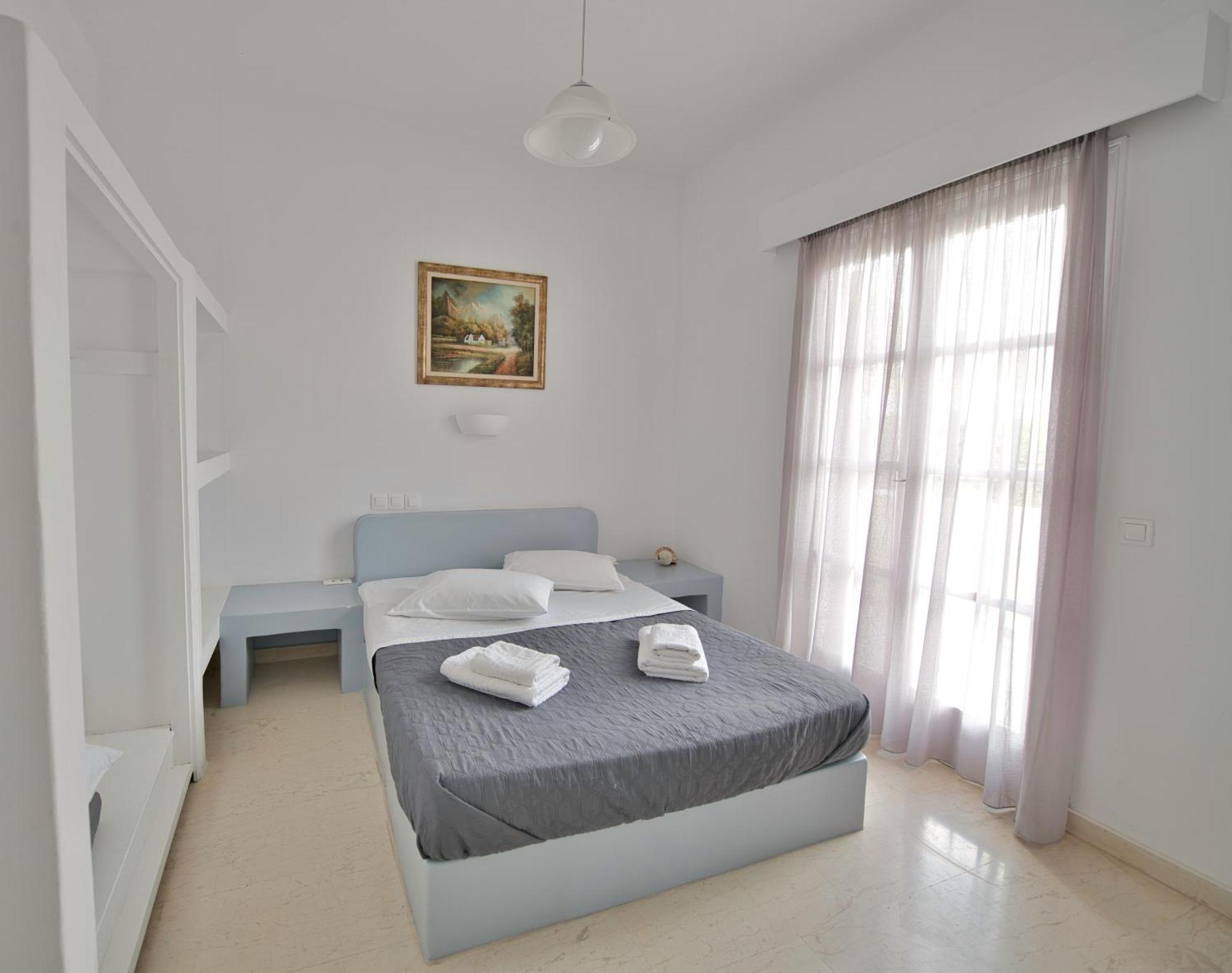 Kamári Ira Apartments מראה חיצוני תמונה