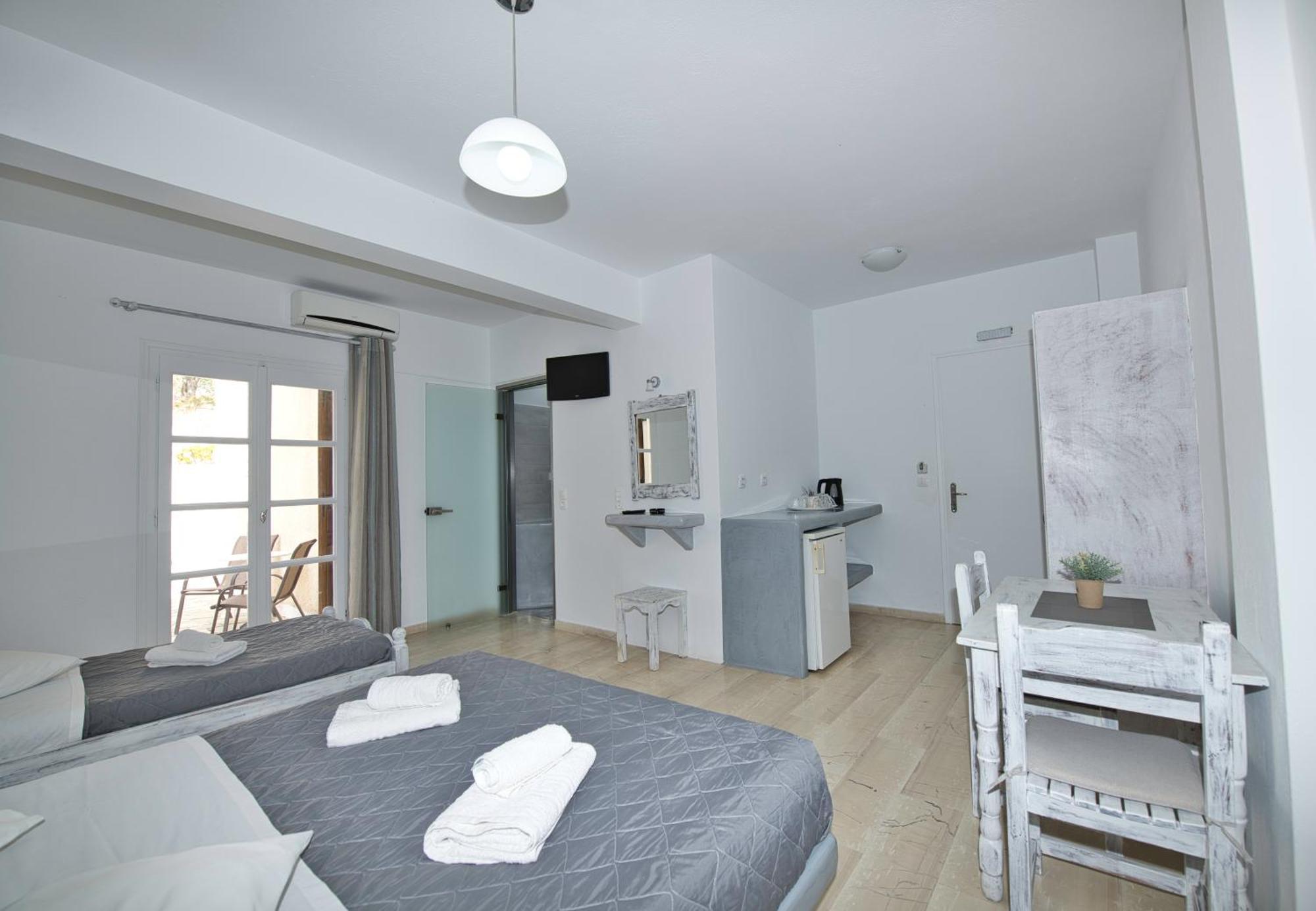 Kamári Ira Apartments מראה חיצוני תמונה