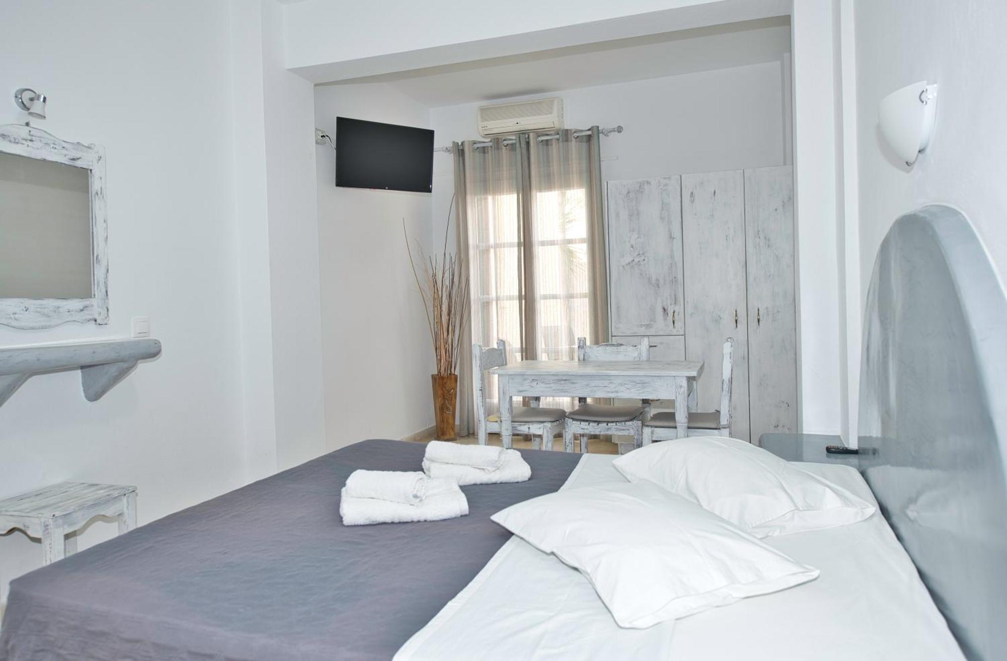 Kamári Ira Apartments מראה חיצוני תמונה