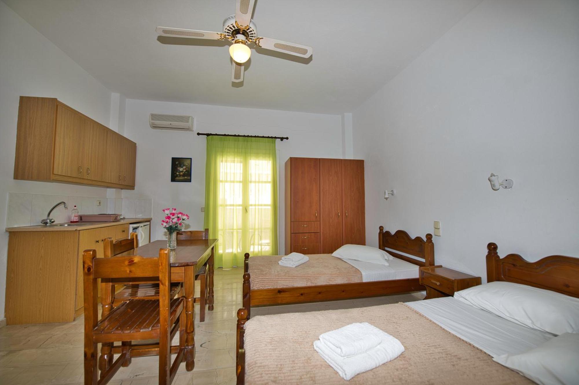 Kamári Ira Apartments מראה חיצוני תמונה