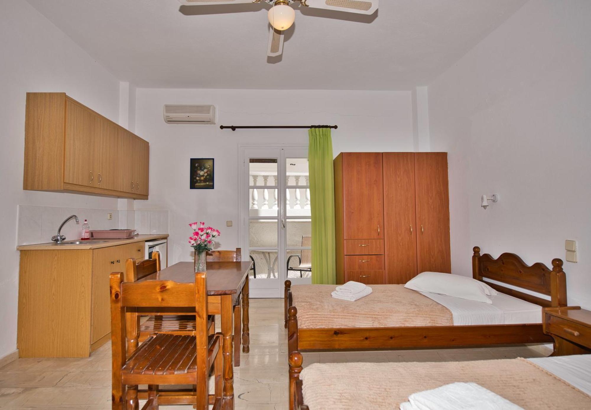 Kamári Ira Apartments מראה חיצוני תמונה